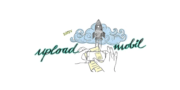 Eine stilisierte Illustration, die ein Smartphone zeigt, das in eine Hand gehalten wird, während eine andere Hand eine gelbe Datei hält. Im Hintergrund sind Wolken und eine Rakete abgebildet, und der Text "upload" und "mobil" ist kreativ eingearbeitet.